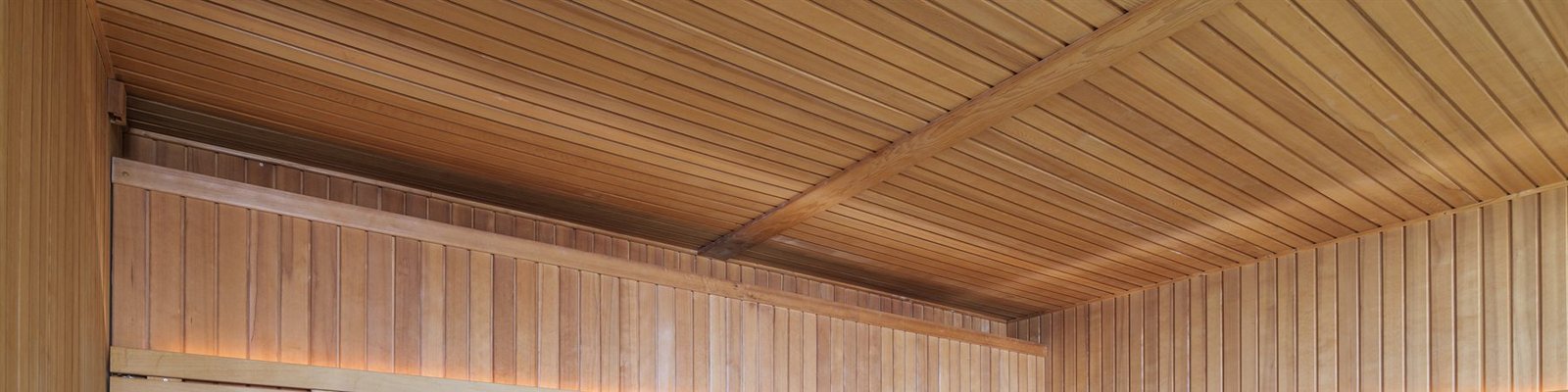 Intérieur en bois du sauna de Tigmouti Academy